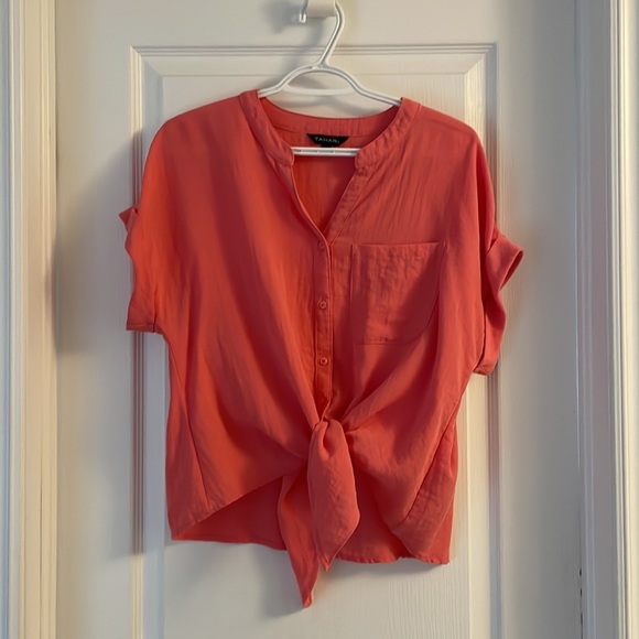 Coral Tahari button top with cute tie at front waist. - Picture 3 of 8